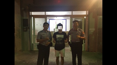 將僑生引導至所內