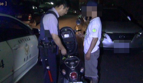 盤查嫌犯