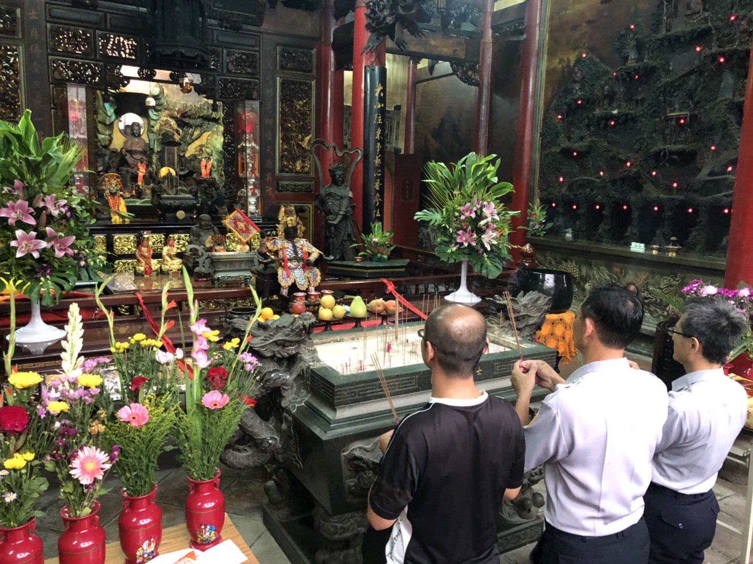 【「觀音大士」顯神威 助『軍警』破倉庫竊案又抓毒蟲】