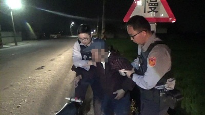 協助老人返所