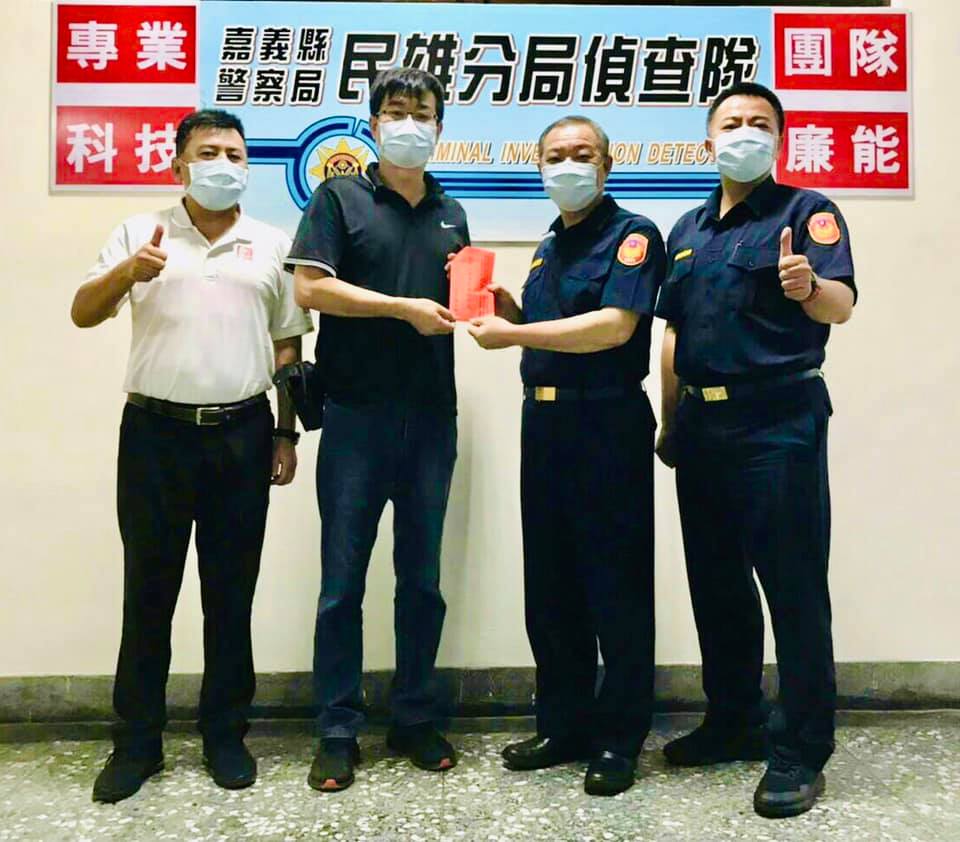 ❴✨警察局長及民雄分局警友辦事處主任林茂盛頒發慰問金🧧鼓勵基層士氣✨❵