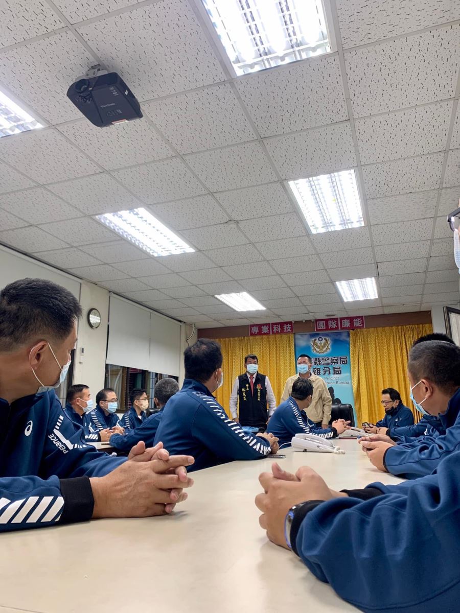 【天氣漸涼民雄警友辦事處購贈體育服裝 鼓勵員警運動強身俾利治安維護】