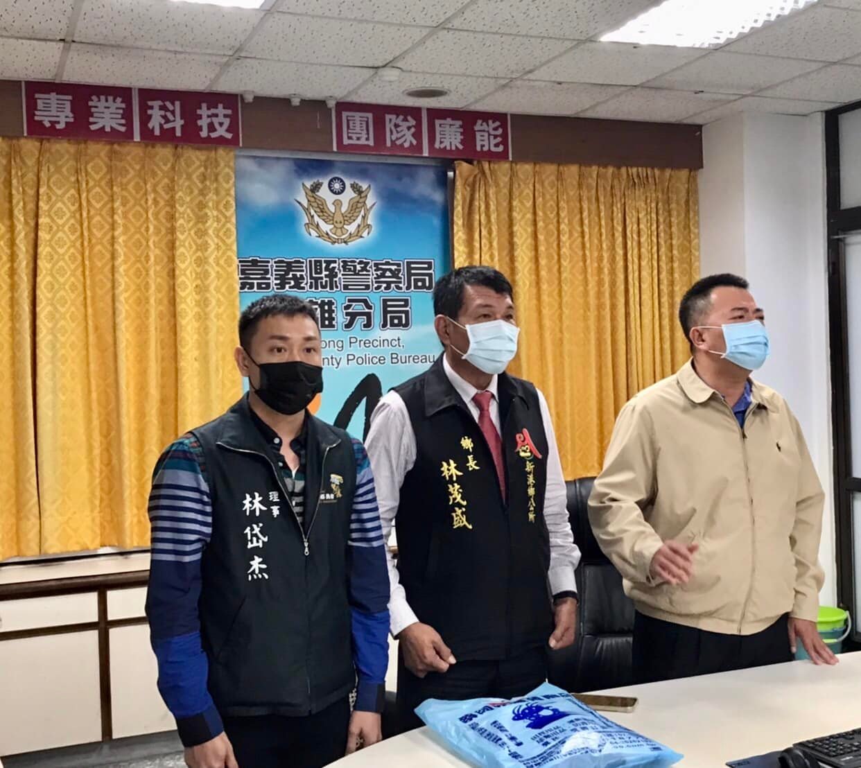 【天氣漸涼民雄警友辦事處購贈體育服裝 鼓勵員警運動強身俾利治安維護】