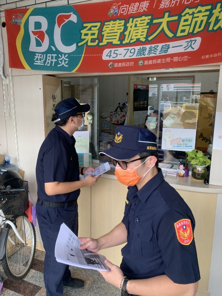 【民雄波麗士徒步掃街 強力放送路口安全宣導 】
