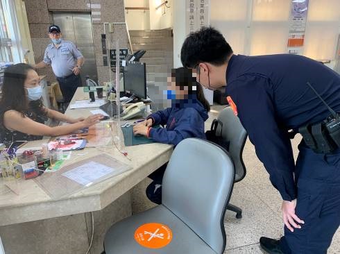 【假投資真詐騙，民雄警及銀行行員及時阻詐55萬!】