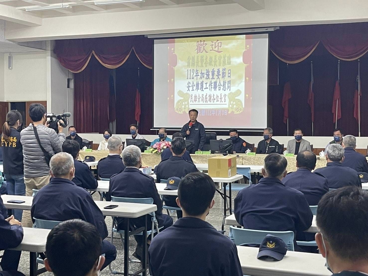 民雄警分局轄區「112年加強重要節日安全維護工作聯合慰問」　縣長蒞臨慰勉執勤同仁辛勞!