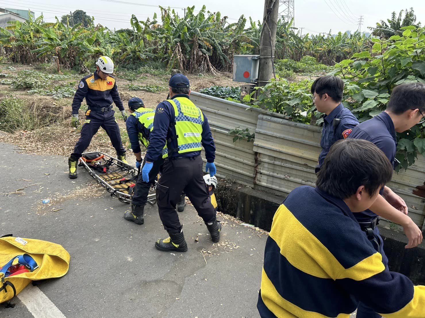 【9旬老嫗清晨倒臥水溝 民雄警消齊心平安救援】