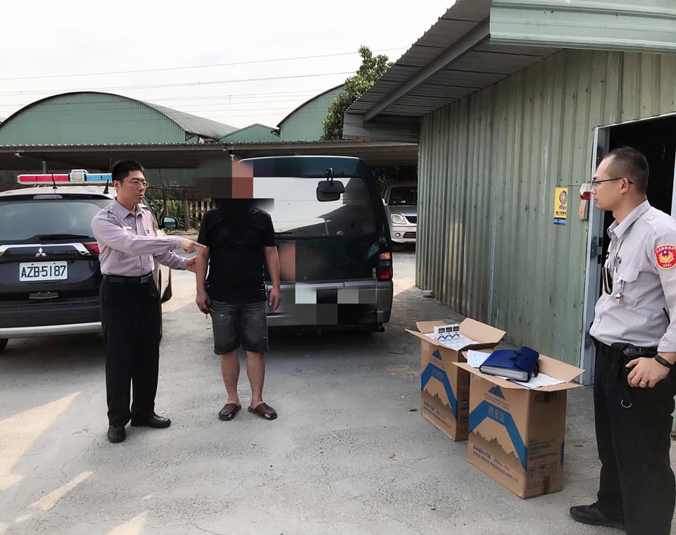 【民雄警長領導下屬出擊成功緝獲大量私菸】