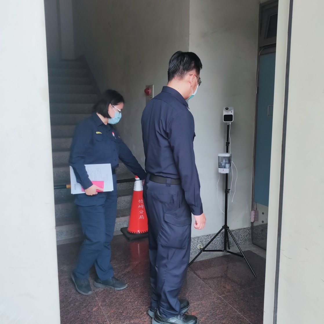 異6