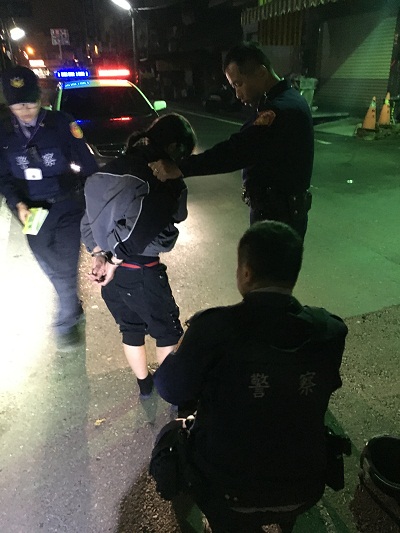 攔查可疑騎士