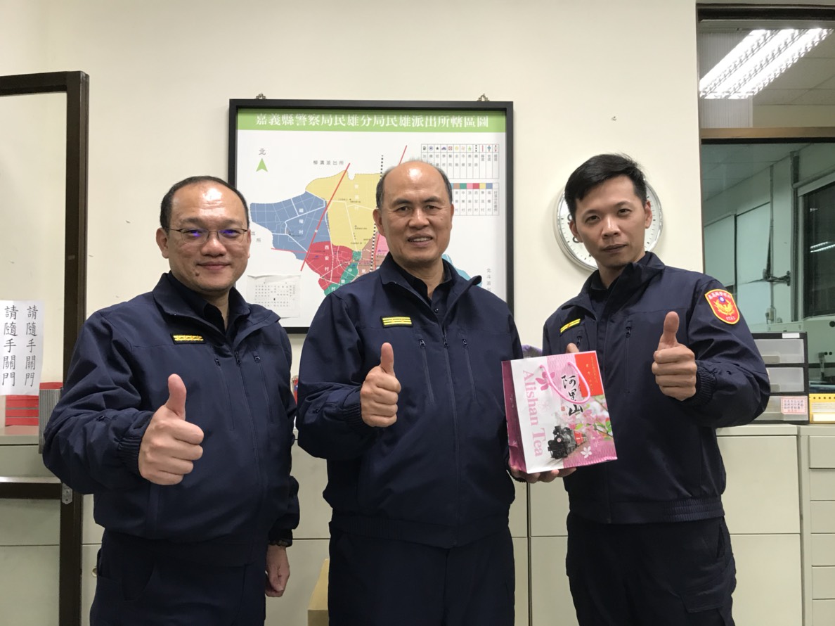 【局長好貼心！親自為民雄勇警加油打氣！】