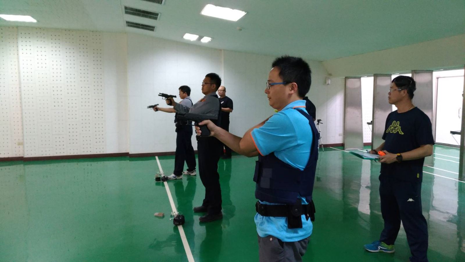 【民雄分局辦理新式警槍PPQ M2換裝訓練並且嚴謹實施檢測】