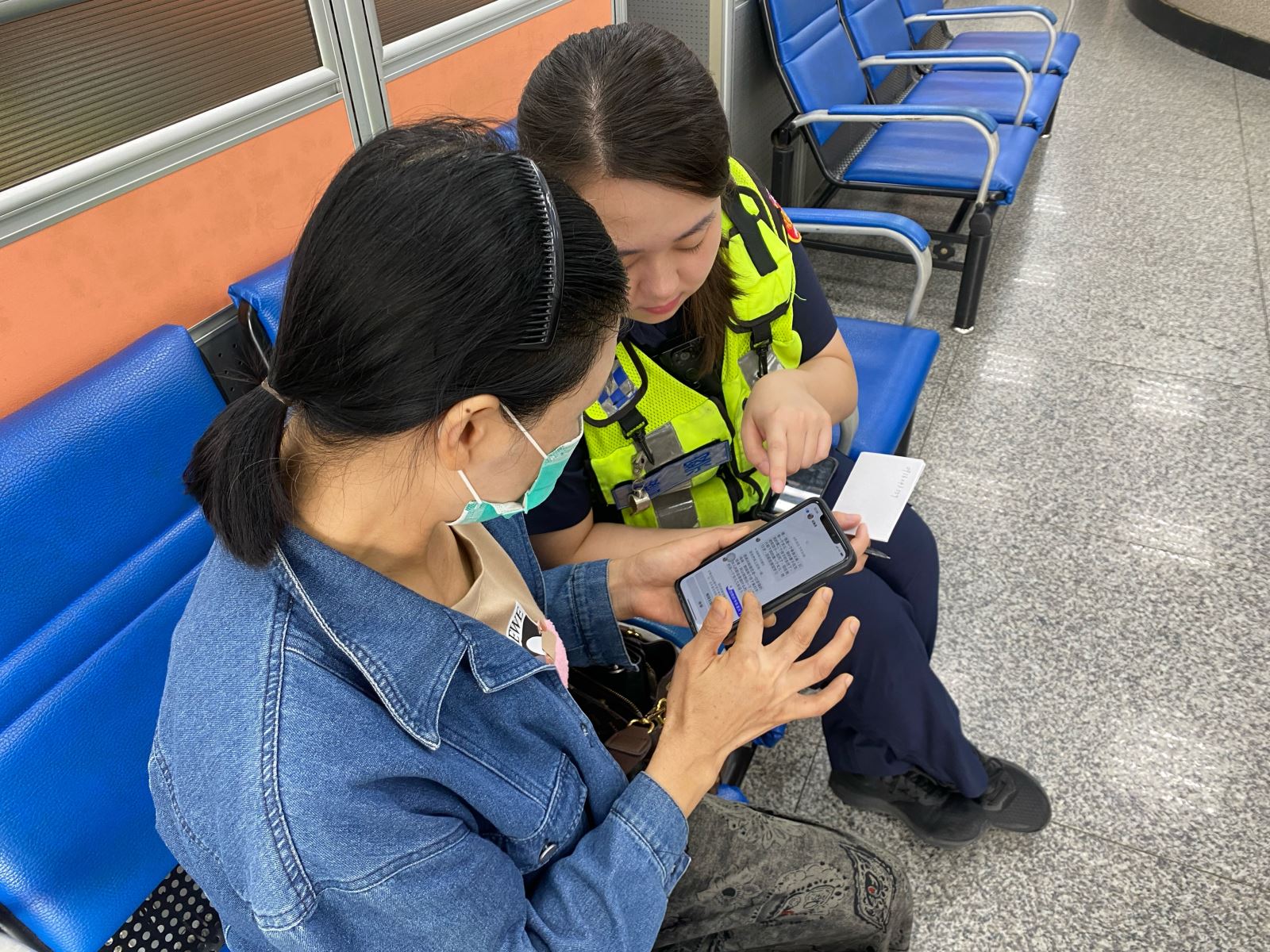 警員謝亞秦攔阻陳○貞遭詐騙