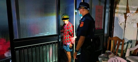 將迷路吳民平安帶返住處