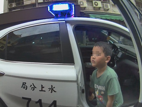 平安護送男童返家