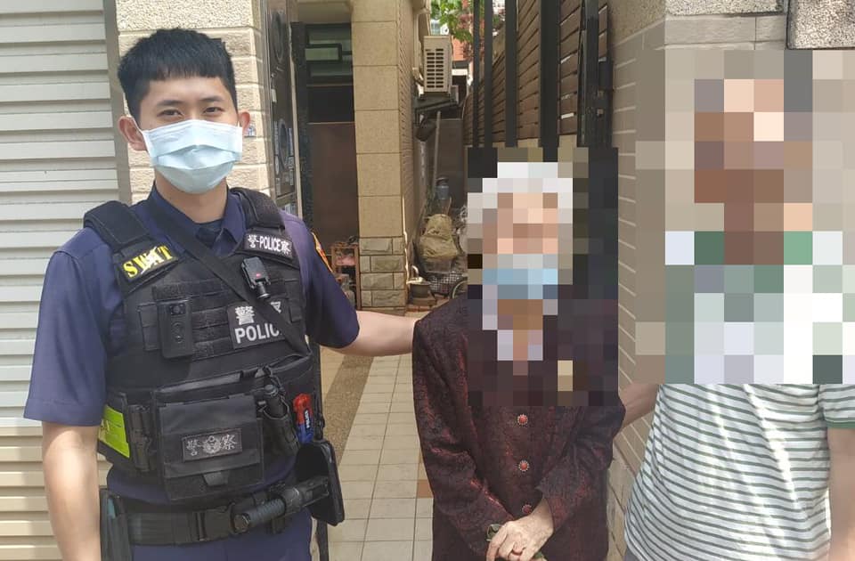 【 老婦迷失方向,警熱心助返家! 】