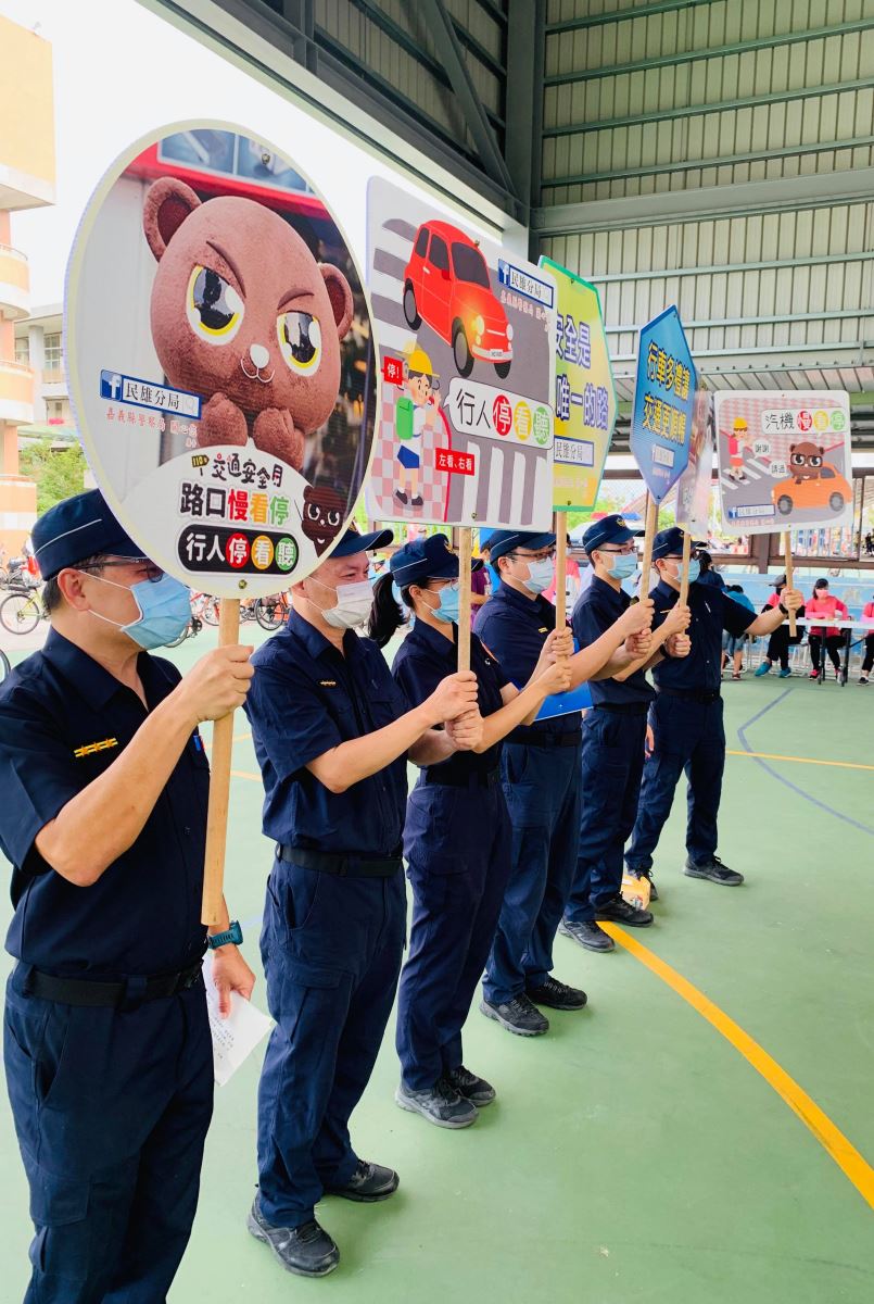 【民雄波麗士結合自行車活動 宣導反詐騙及路口安全觀念】