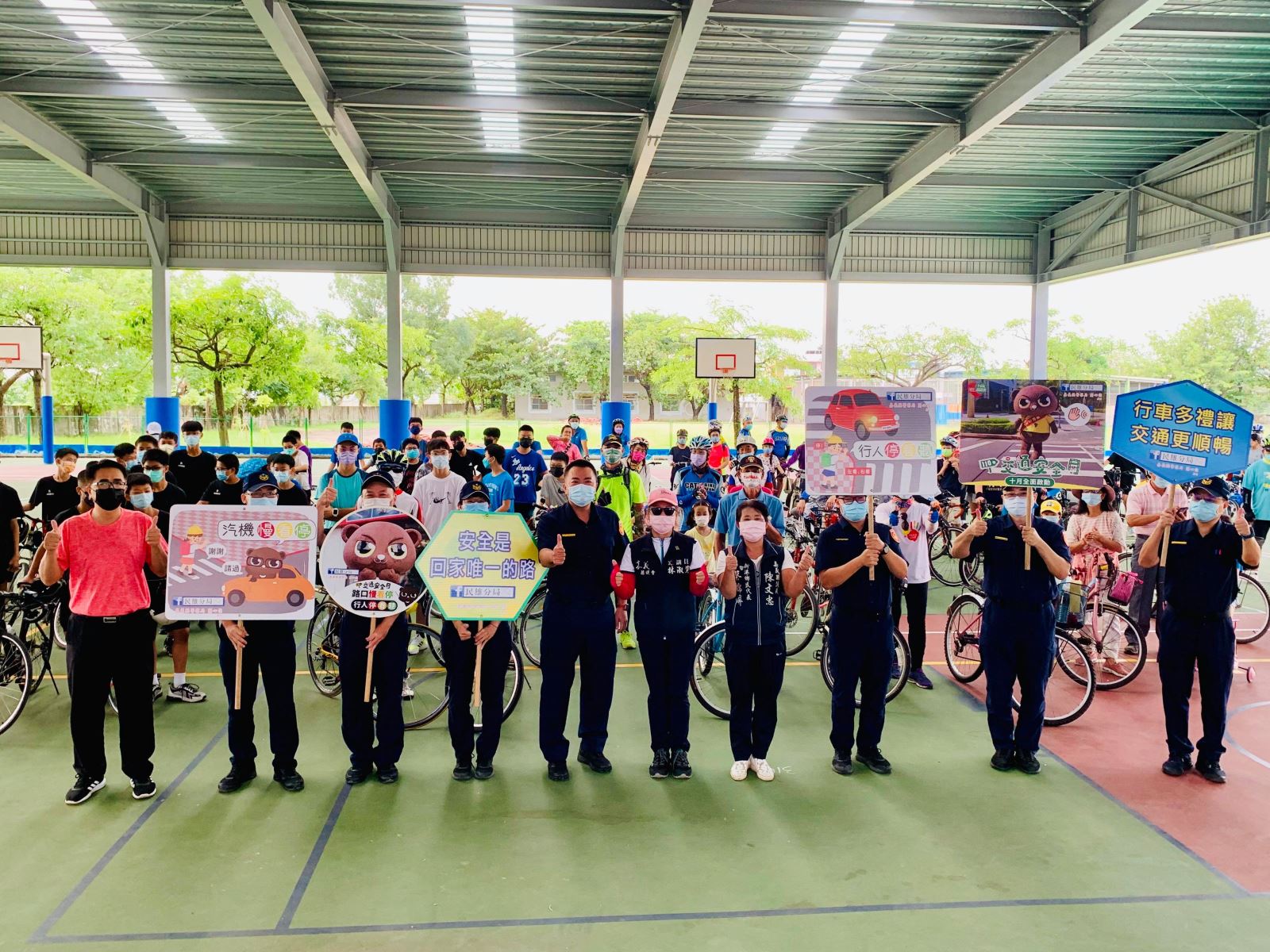 【民雄波麗士結合自行車活動 宣導反詐騙及路口安全觀念】