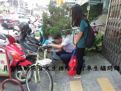 員警協助女大生排除
